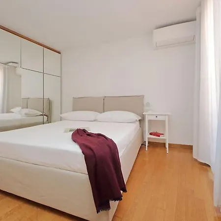 First Check Q,r-code --via Dell'orso Charme Apartman