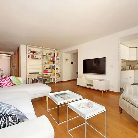 First Check Q,r-code --via Dell'orso Charme Apartament *